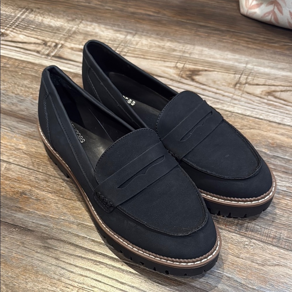 Cute never worn shoe